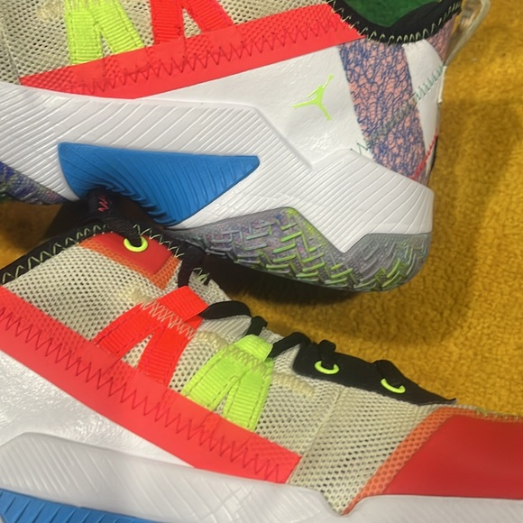 Gently used air Jordan for men super well maintained and kept look like new - Picture 4 of 10